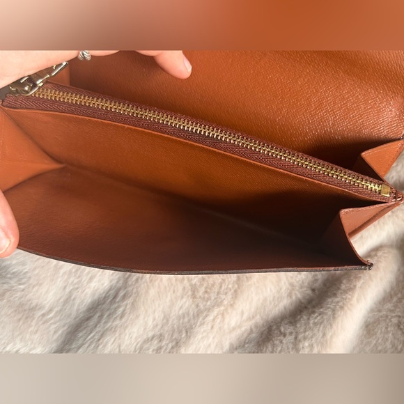 🧸🎀✨Authentic Vintage Louis Vuitton Sarah Wallet with Hand Painted Teddy Bear - Picture 8 of 16